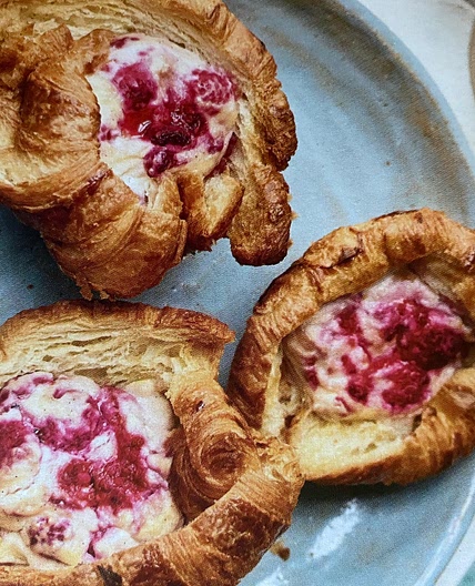 Raspberry Cheesecake Croissants and overnight oats
