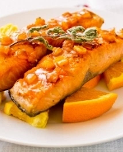 Salmon with orange and almond sauce