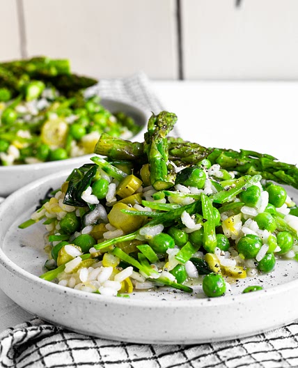 Spring risotto with fresh vegetables