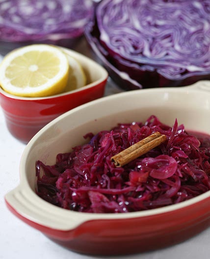 Glöggkokt rödkål med äpplen - Recept - Tasteline.com