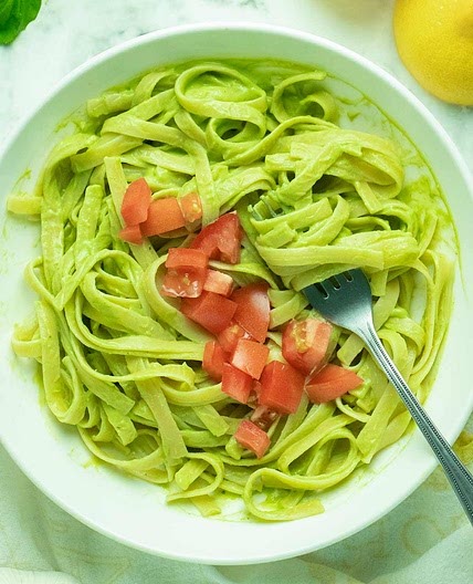 Oil-free avocado pesto