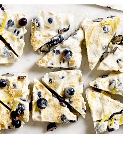Blueberry cheesecake-yogurt bark🤢🤢🤢
