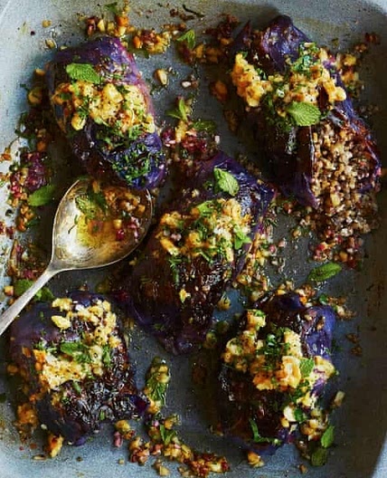Red cabbage parcels
