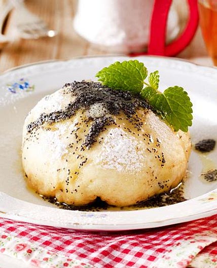 Germknödel mit Mohnbutter