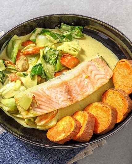 Lachs aus dem Ofen mit Kokos-Curry-Gemüse Nur 10 Minuten aktive Kochzeit