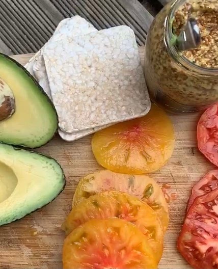 Avocado + Tomato Rice Crackers (Earthy Andy)