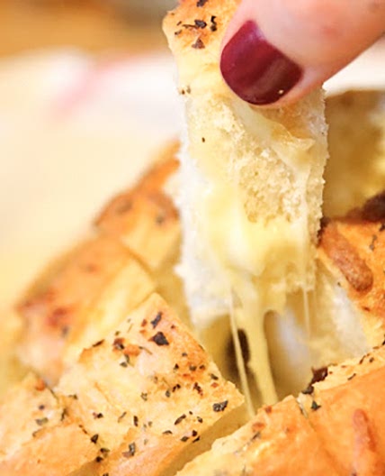 caprese cheesy garlic bread recipe | Schwartz