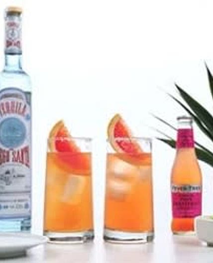 Sparkling Paloma