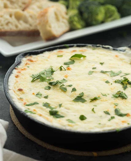 Cheesy Chicken Alfredo Dip