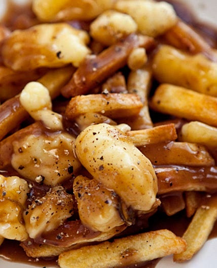 Poutine de bistrot avec une sauce à la Guinness