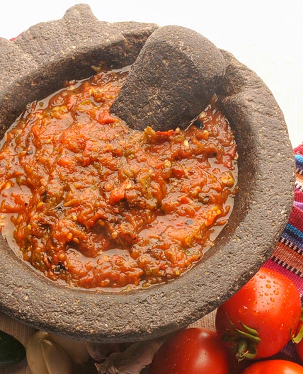 Salsa de jitomate al molcajete