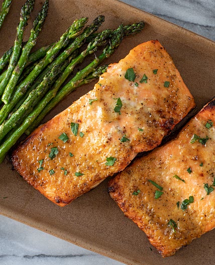 Honey and Garlic Salmon is Cooked to Perfection in the Air Fryer