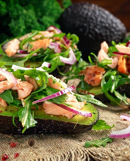 Aguacate relleno de atún