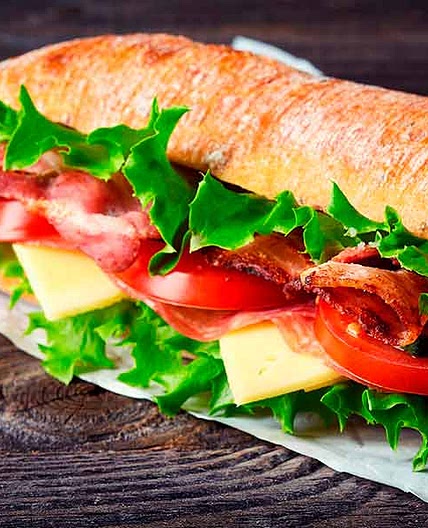 Chapata de jamón con queso