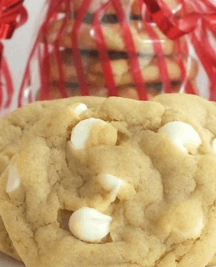 Banana Pudding Cookies with White Chocolate Chips