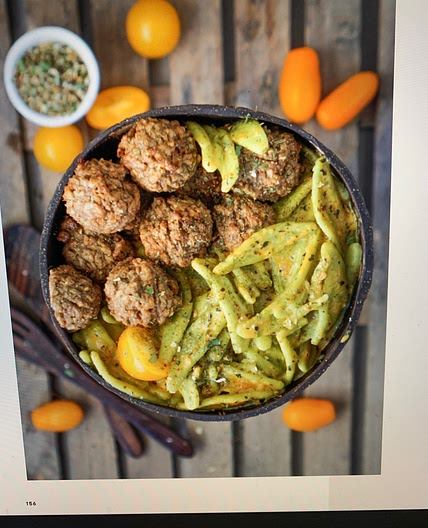 Falafel balls with spinach pasta 