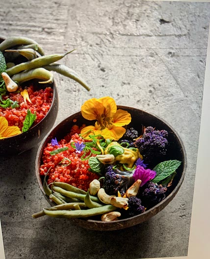 Red quinoa with smoky sweet pepper sauce 