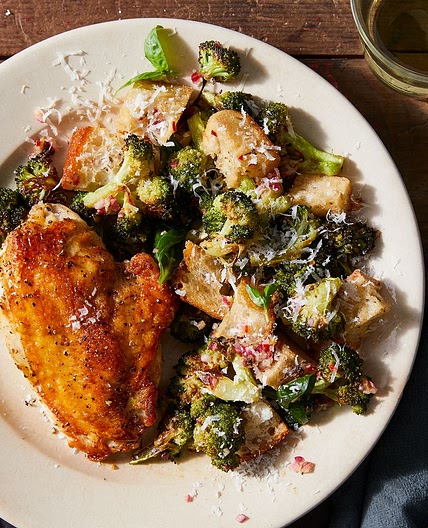 🇭🇺 Pan-Roasted Chicken  With Broccoli Panzanella