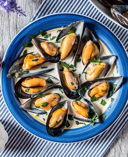 Keto Mussels in Garlic Cream Sauce
