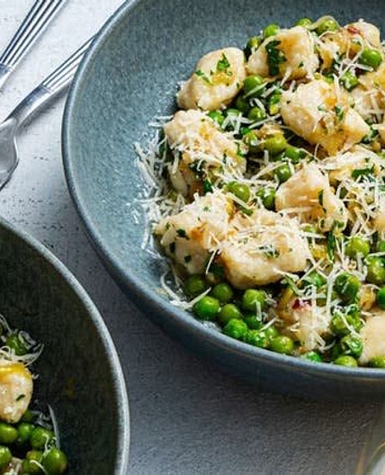 Ricotta gnocchi with leeks and peas