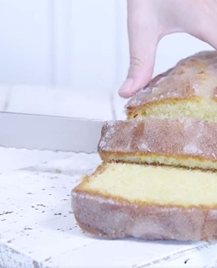 Mary Berry’s lemon drizzle cake recipe