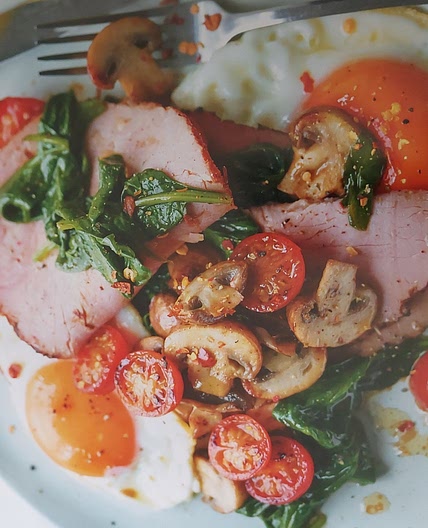 GREENS, EGGS AND HAM