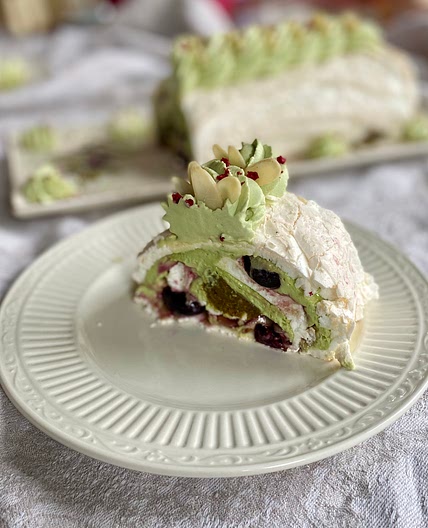 Merengue pistachio roll