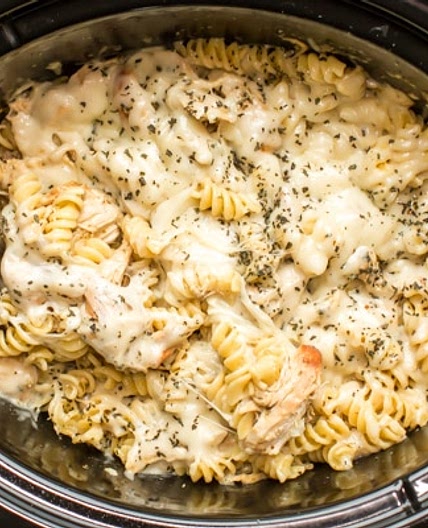 Slow Cooker Pesto Mozzarella Pasta
