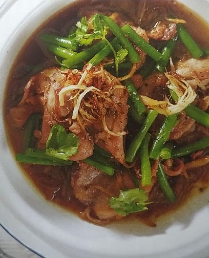 Chicken, ginger & green-bean hotpot