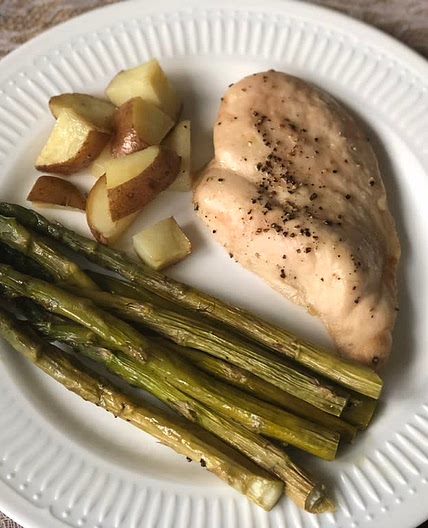 Easy Baked Chicken, Potatoes & Vegetables