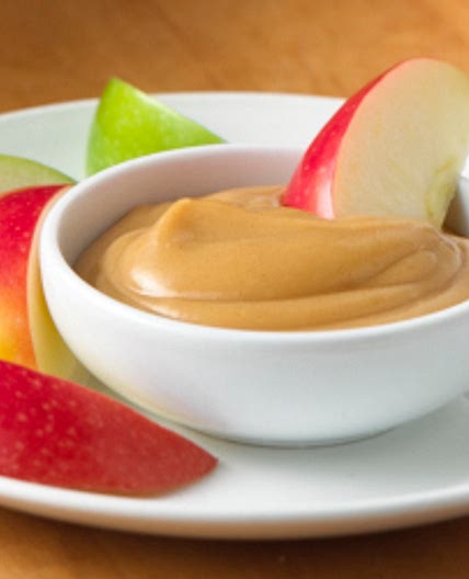 Apple Slices with Creamy Peanut Butter Dip