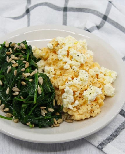 Ricotta and spinach scrambled eggs