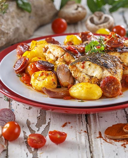 Corvina assada com batatinhas