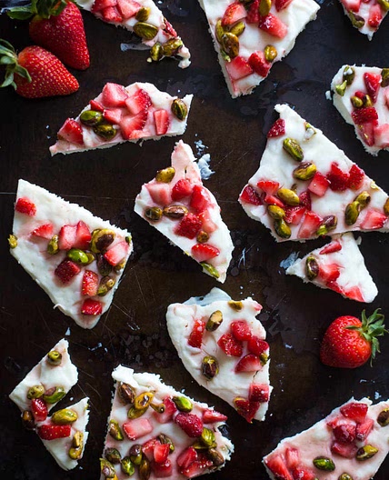 Strawberry Pistachio Frozen Yogurt Bark