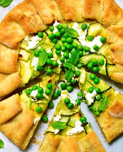 Tarte rustique courgette, feta et petits-pois