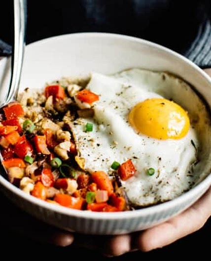 Savory Oatmeal with Cheddar and Fried Egg