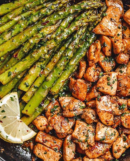 Garlic butter chicken bites with lemon asparagus