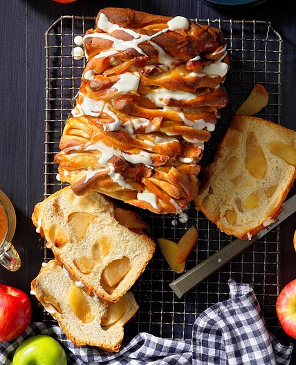 Apple Dumpling Pull-Apart Bread