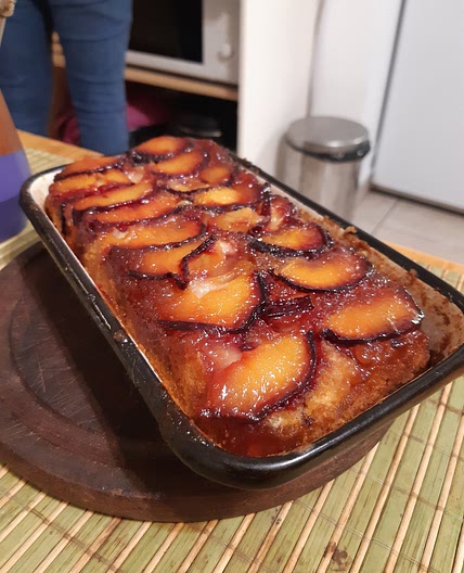 Budin invertido de ciruela