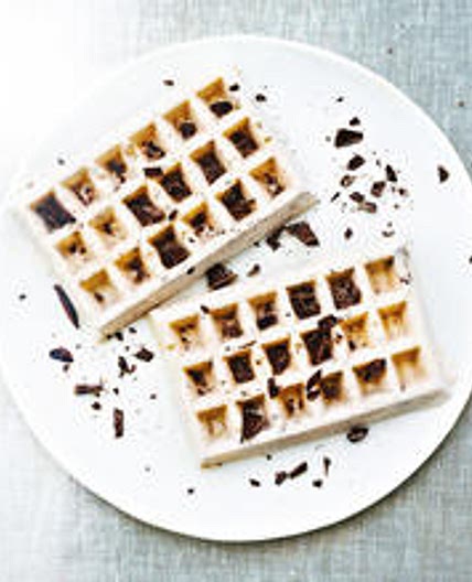 Gaufres glacées banane et morceaux de chocolat
