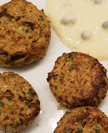 Sardine cakes with spicy yogurt sauce