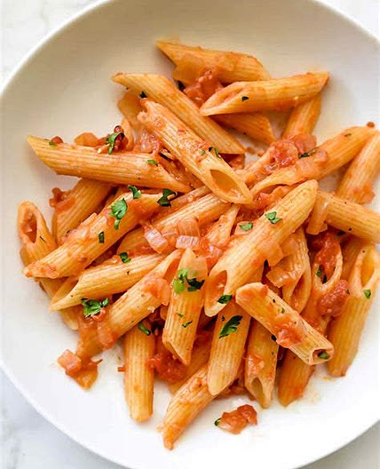 Pat and Amelia ticktok meat sauce (with cream)