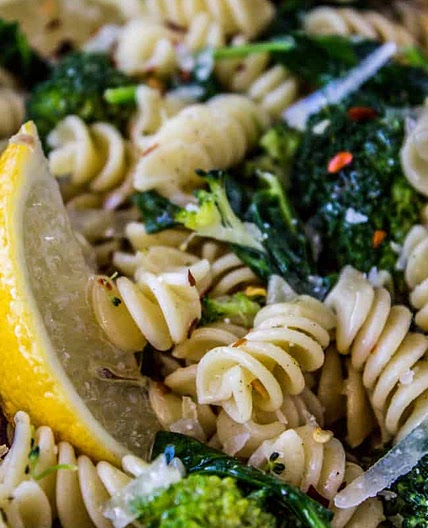 20 Minute Lemon Broccoli Pasta Skillet