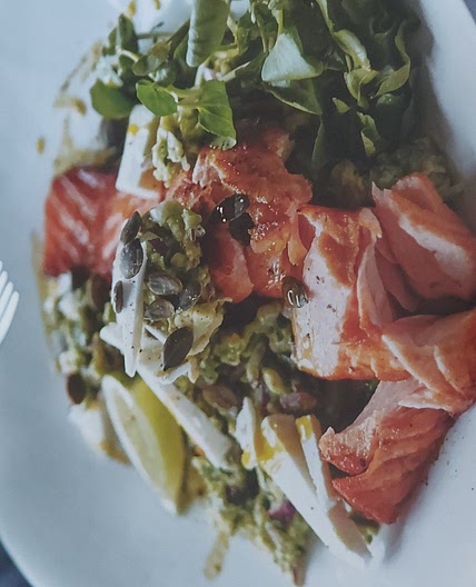 GRILLED SALMON WITH AVOCADO, FETA AND PUMPKIN SEEDS