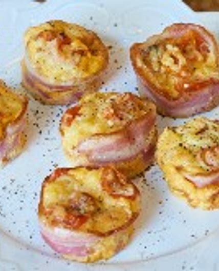 Bacon and egg breakfast muffins
