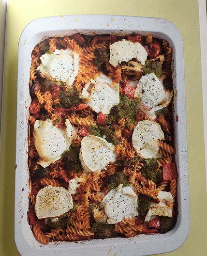 Goat’s cheese, red pepper, mushroom and pesto fusilli traybake