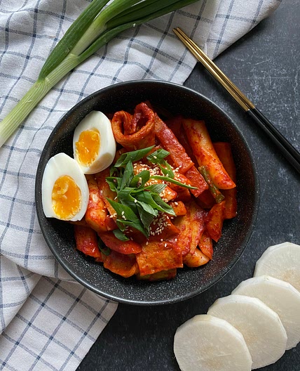Kim Dong-Jun's radish tteokbokki (김동준 무 떡볶이)