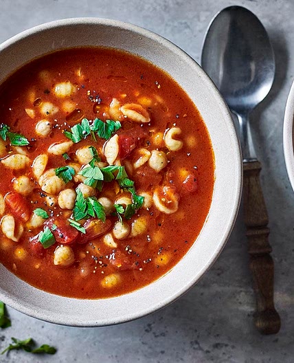Tomato, chickpea and pasta soup
