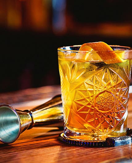 How to Make an Old Fashioned Like a Bartender