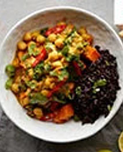 Spicy peanut curry with chickpeas and black rice